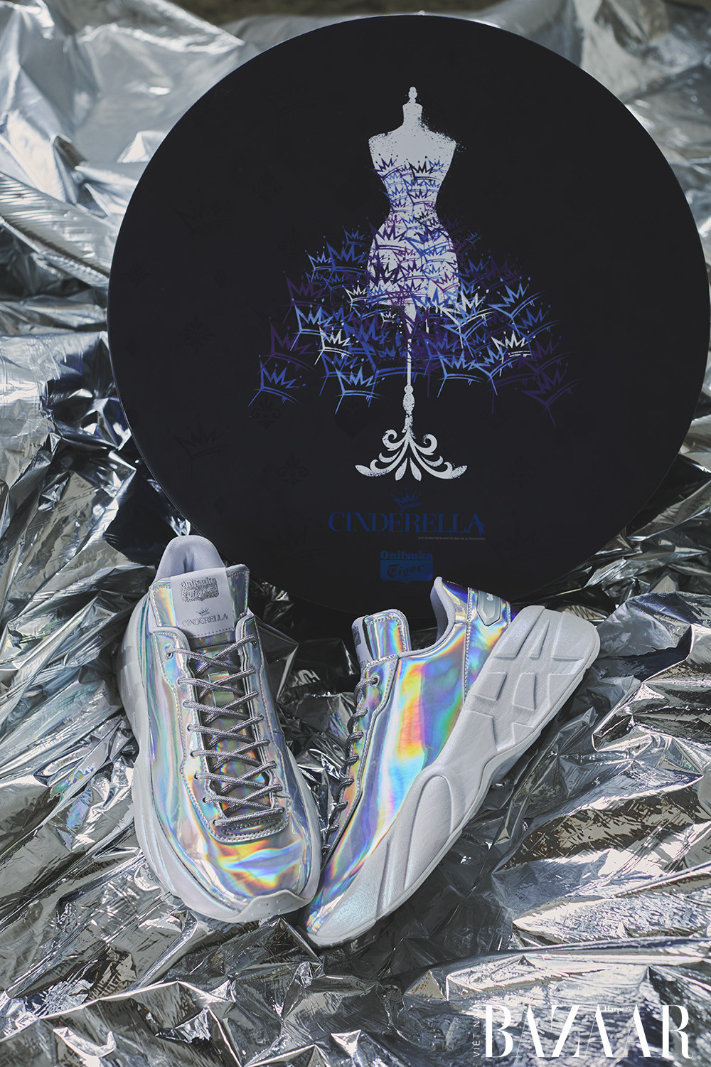 ONITSUKA TIGER X CINDERELLA RA MẮT MẪU GIÀY SNEAKER PHIÊN BẢN GIỚI HẠN